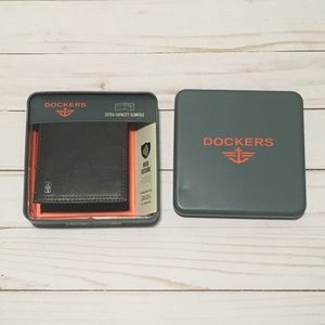 Dockers Men’s wallet. New in packaging.